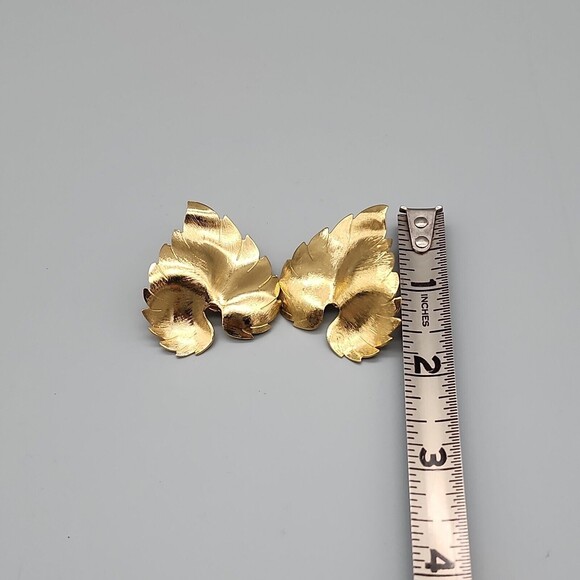 Vintage Mary Kay Large Gold Leaf Shape Clip-on Earrings 80's Bling - Picture 6 of 10